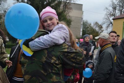 У відпустку із зони АТО приїхали 26 буковинських десантників (ФОТО)