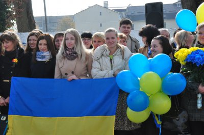 У Чернівцях з оркестром зустріли півсотні військових із зони АТО (ФОТО)