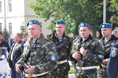 У Чернівцях з оркестром зустріли півсотні військових із зони АТО (ФОТО)