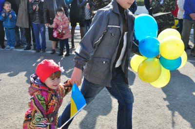 У Чернівцях з оркестром зустріли півсотні військових із зони АТО (ФОТО)