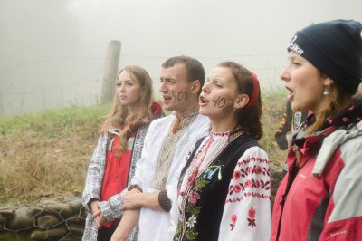 Першокурсників геофаку ЧНУ посвятили в студенти на природі біля вогнища (ФОТО)