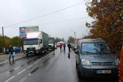 Мітингарі на 4 години перекрили трасу "Чернівці - Снятин" (ФОТО)