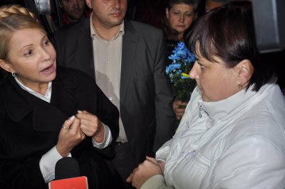 Тимошенко у Чернівцях передала військовим зимову форму (ФОТО)