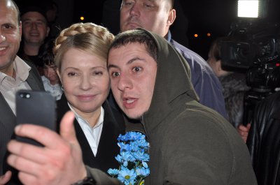Тимошенко у Чернівцях передала військовим зимову форму (ФОТО)