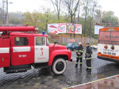 Через замінування вокзалу у Чернівцях перекрили вулицю (ФОТО)