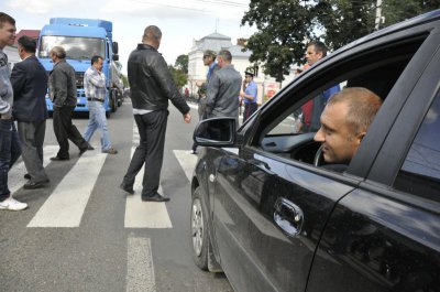 У Вашківцях завершилось перекриття - дорожники обіцяють ремонт дороги, коли буде погода