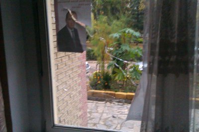 В Хотині розбили вікна у штабах двох кандидатів у нардепи