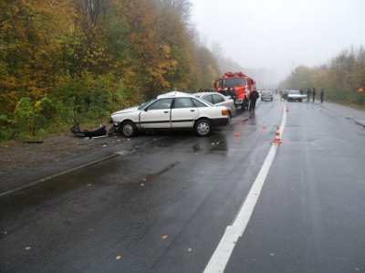 На Буковині водій виїхав на зустрічну смугу і спричинив ДТП: загинув чоловік (ФОТО)