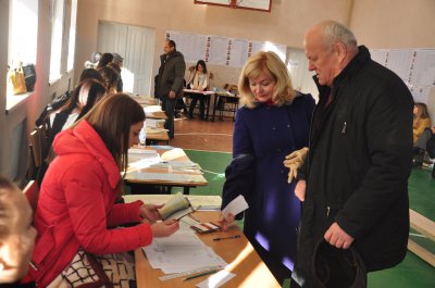 Федорук з дружиною проголосували "за мир і спокій" (ВІДЕО)