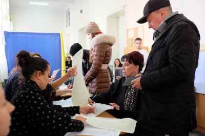 Буковинці ходять голосувати цілими сім’ями (ФОТО)