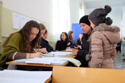 Буковинці ходять голосувати цілими сім’ями (ФОТО)