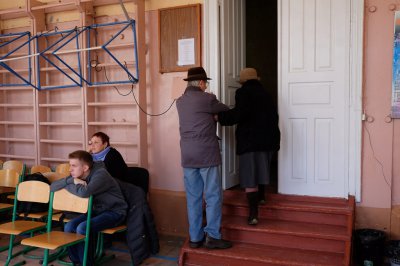 Буковинці ходять голосувати цілими сім’ями (ФОТО)