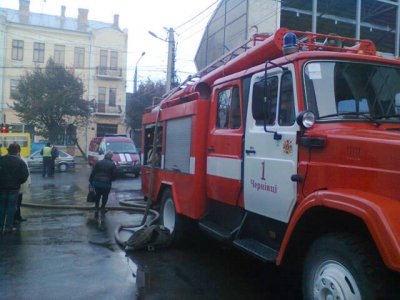 На ринку в Чернівцях згоріли п’ять рядів з контейнерами (ФОТО)