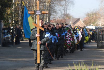 У Чернівцях похоронили офіцера Нацгвардії, який загинув у зоні АТО (ФОТО)