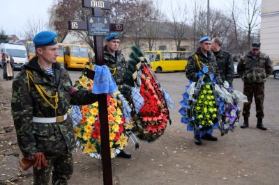 У Чернівцях попрощались із загиблим на сході військовим (ФОТО)