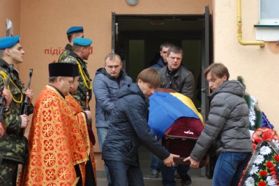 У Чернівцях похоронили військового Андрія Альошина (ФОТО)