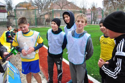 Міністр Бурбак у рідній чернівецькій школі відкрив стадіон (ФОТО)