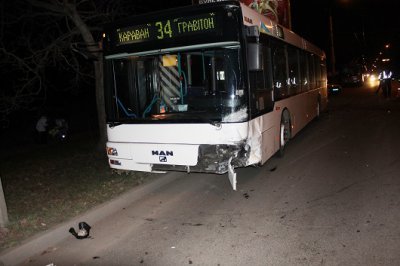 У Чернівцях "Фіат" зіштовхнувся з автобусом