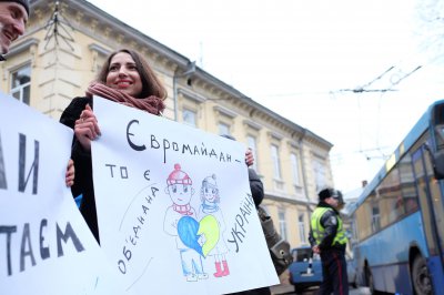 Чернівцями пройшов Марш Гідності та Свободи (ФОТО)