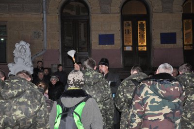 У Чернівцях із молитвою провели буковинських добровольців на схід (ФОТО)