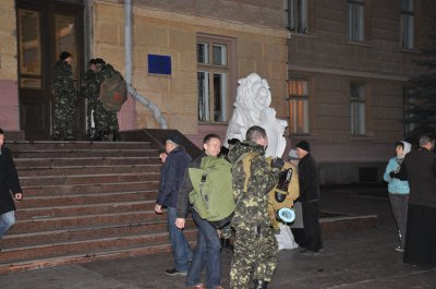 У Чернівцях із молитвою провели буковинських добровольців на схід (ФОТО)