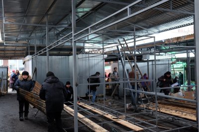 У Чернівцях відновлюють ринок, що згорів (ФОТО)