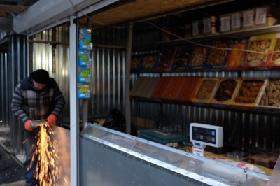 У Чернівцях відновлюють ринок, що згорів (ФОТО)