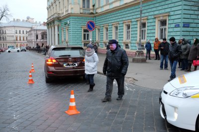 У центрі Чернівців "Тойота" на "зебрі" збила дитину (ФОТО)