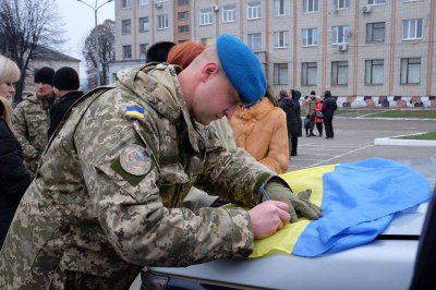 Буковинські десантники відправилися в зону АТО (ФОТО)