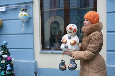 Чернівецькі школярі створили ялинки та іграшки, що не б’ються і не промокають (ФОТО)