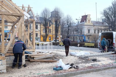 Як Чернівці готуються до новорічних свят (ФОТО)