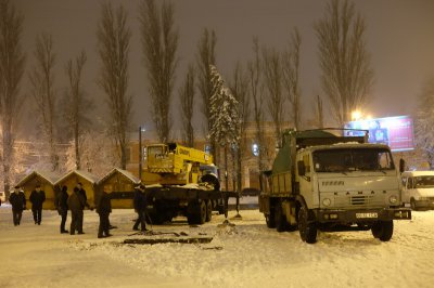 У Чернівцях встановили новорічну ялинку (ФОТО)