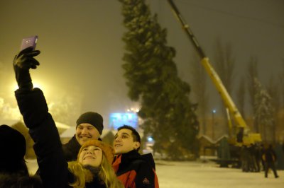У Чернівцях встановили новорічну ялинку (ФОТО)