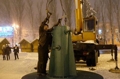 У Чернівцях встановили новорічну ялинку (ФОТО)