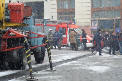 Міліція шукає вибухівку в Чернівецькій міськраді (ФОТО)