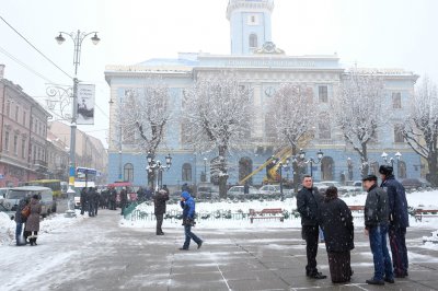 Міліція шукає вибухівку в Чернівецькій міськраді (ФОТО)