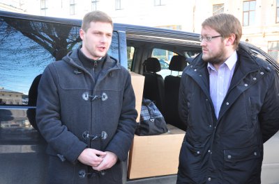 Литовські волонтери привезли до Чернівців 500 кг "гуманітарки" для біженців (ВІДЕО)