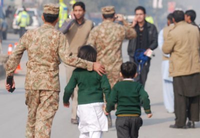 У Пакістані бойовики атакували школу. Загинули понад 100 людей, зокрема 84 дитини
