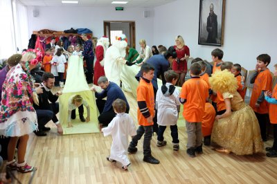 Буковинських дітей-сиріт та переселенців зі Сходу привітали зі святами благодійники (ФОТО)
