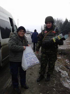 Чернівецькі освітяни передали в АТО теплий одяг (ФОТО)