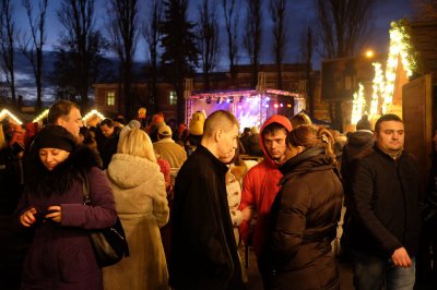 У Чернівцях відкрили новорічну ялинку (ФОТО)