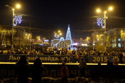 У Чернівцях відкрили новорічну ялинку (ФОТО)