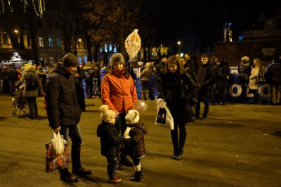 У Чернівцях відкрили новорічну ялинку (ФОТО)