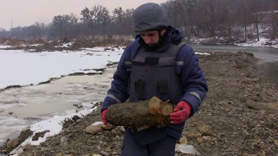 У Чернівцях біля Прута виявили одразу сім снарядів