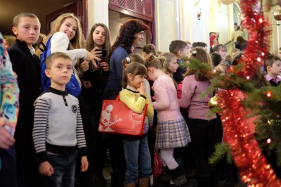 У Чернівцях зі святами привітали півтисячі обдарованих дітей (ФОТО)