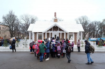 Буковинські діти просять у Діда Мороза миру (ФОТО)