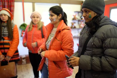 Буковинські діти просять у Діда Мороза миру (ФОТО)