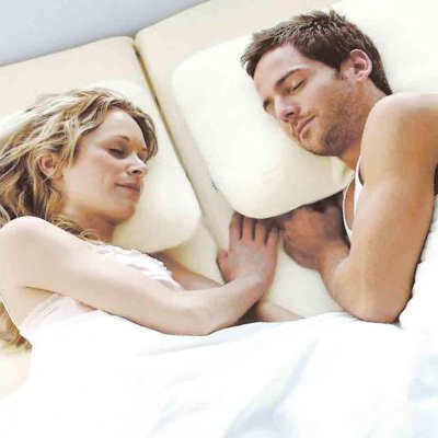 Чому потрібно лягати спати одночасно із партнером