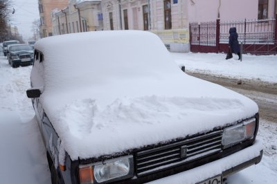 Через снігопад у Чернівцях утворились затори (ФОТО)