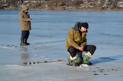 Рибалки у Чернівцях відкрили зимовий сезон (ФОТО)